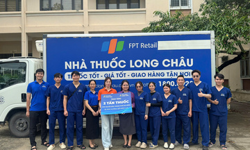 Dốc sức hỗ trợ sau bão lũ, Long Châu khẩn trương tiêm phòng uốn ván miễn phí cho hàng ngàn người dân miền Trung