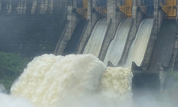 Thành phố Huế: Hồ chứa thủy điện tiếp tục tăng điều tiết đón mưa lớn