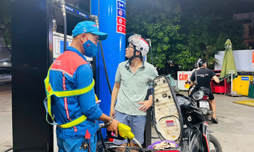 Giá xăng dầu hôm nay ngày 16/11/2025: Tăng mạnh phiên cuối tuần