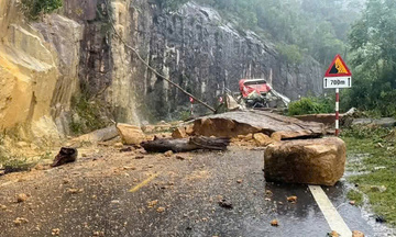Thủ tướng Chính phủ: Khẩn trương khắc phục sạt lở nghiêm trọng tại đèo Khánh Lê
