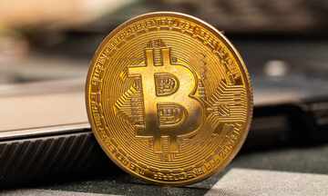 Bitcoin ‘mất sạch’ mức tăng từ đầu năm