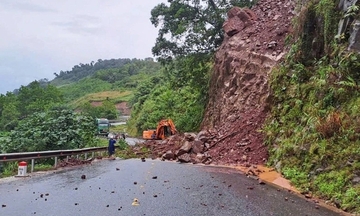 Thủ tướng yêu cầu hỗ trợ, khôi phục sản xuất kinh doanh sau bão lũ