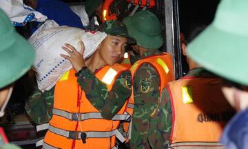 Đà Nẵng: Bộ đội trắng đêm cứu kè An Lương