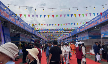 Giao thương sôi nổi tại Hội chợ Thương mại quốc tế Việt - Trung