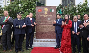 Thủ tướng thăm Đại lộ Hồ Chí Minh, khánh thành bia tưởng niệm về Bác tại Algeria
