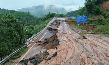 Xuất hiện vết sụt lún dài hơn 100m trên đèo nối Đà Lạt - Nha Trang