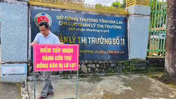 Chi cục Quản lý thị trường Gia Lai tiếp nhận nhu yếu phẩm ủng hộ vùng lũ