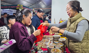 Đặc sản Hà Tĩnh 'đắt khách' mua tại Hội chợ Bắc Trung Bộ