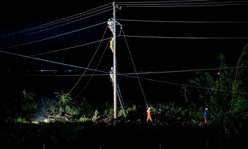 Gần 96% hộ dân miền Trung được cấp điện trở lại sau mưa lũ