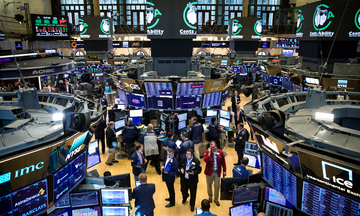 Sắc xanh trở lại trên Phố Wall, nhà đầu tư kỳ vọng Fed giảm lãi suất