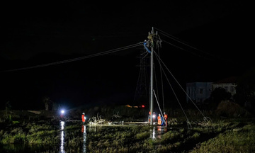 Khôi phục cấp điện cho 98,2% hộ dân miền Trung mất điện do mưa lũ