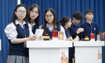 Học sinh THPT tự tin hùng biện tiếng Anh tại Unlock The IELTS 2025