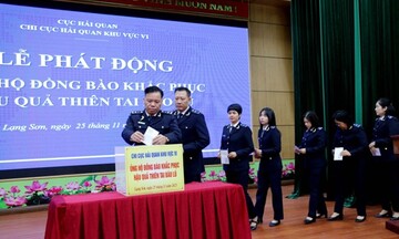 Chi cục Hải quan khu vực VI quyên góp hỗ trợ đồng bào bị bão lũ