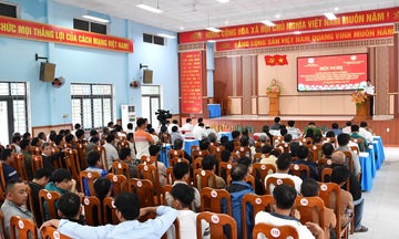  Cảnh sát biển tuyên truyền chống khai thác IUU cho ngư dân Đà Nẵng