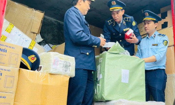 Thành phố Huế: Tạm giữ nhiều mỹ phẩm, camera không nguồn gốc