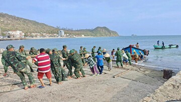 Bộ đội biên phòng chạy đua từng giờ giữ bình yên xã đảo