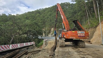 Lâm Đồng nỗ lực khôi phục nhiều tuyến giao thông huyết mạch sau mưa lũ