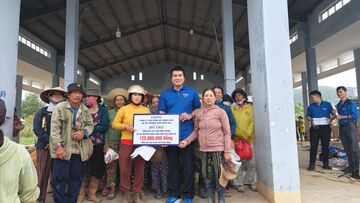 NSMO trao 265 suất quà hỗ trợ đồng bào vùng lũ miền Trung 