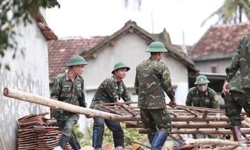 Giữa thiên tai, nghĩa tình quân dân thành điểm tựa