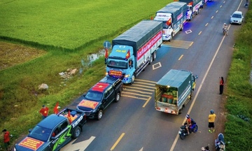 Những dòng xe nối dài và tinh thần tương thân, tương ái của cộng đồng