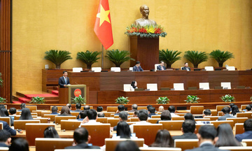 Ngày 8/12, Quốc hội thảo luận ở hội trường về chính sách năng lượng