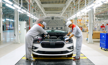 Nguồn cung tăng mạnh, thị trường ô tô cuối năm tiếp tục 'đua' giảm giá