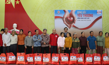 Đà Nẵng: Trao 200 suất quà cho người dân rốn lũ Đại Lộc, Điện Bàn Tây