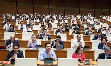 Quốc hội thông qua luật, nghị quyết về điều ước quốc tế và hội nhập quốc tế