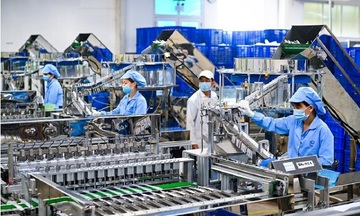 Infographic | Vốn đầu tư nước ngoài đăng ký vào Việt Nam tăng hơn 7%