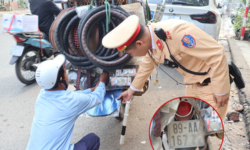 Hà Nội ra quân xử lý tài xế che biển số, dùng điện thoại khi lái xe
