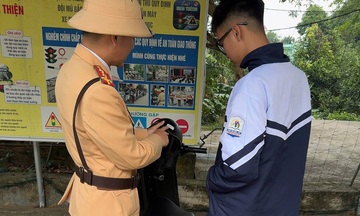 Xử lý 1.870 học sinh, phụ huynh vi phạm giao thông trong 4 giờ kiểm soát