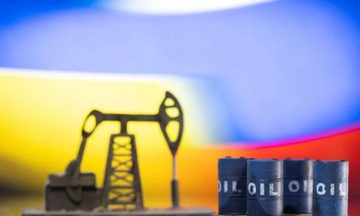 Giá dầu thế giới tiếp tục giảm sâu