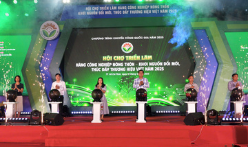 Mang công nghệ thực tế ảo giới thiệu hàng công nghiệp nông thôn