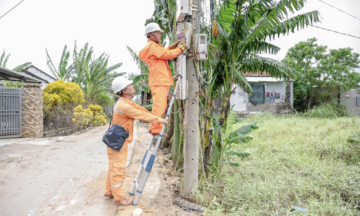 Khôi phục nhà đến đâu, điện có tới đó trong 'Chiến dịch Quang Trung'