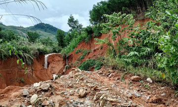 Quảng Ngãi: Nỗ lực khắc phục sạt lở trên các tuyến đường huyết mạch