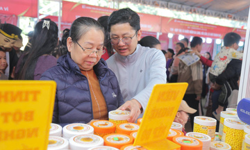 Tấp nập Hội chợ Thương mại quốc tế Việt - Trung