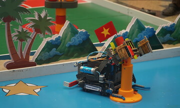 Học sinh Đà Nẵng thi đấu robot 'Kiến tạo đất nước'