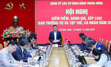 Đổi mới công tác cán bộ theo tinh thần 'có vào có ra, có lên có xuống'