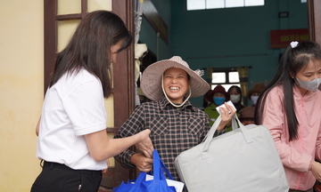 Đà Nẵng: Trao sinh kế cho hộ nghèo