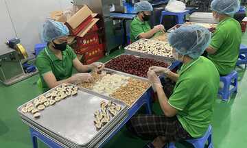 Hà Nội yêu cầu đẩy mạnh sản xuất, ổn định thị trường dịp Tết 