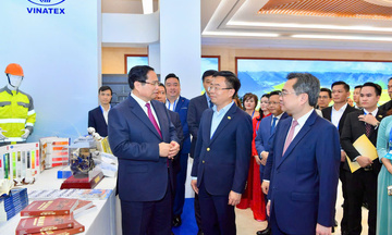 Tự chủ nguyên liệu để tạo sức bật xuất khẩu dệt may