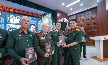 Trao thưởng cuộc vận động viết 'Tình yêu trong chiến tranh'