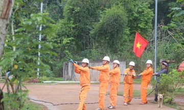 'Thần tốc' đưa điện lên đại ngàn Trường Sơn