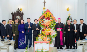 Phó Thủ tướng Hồ Quốc Dũng chúc mừng Giáng sinh Tổng giáo phận Huế