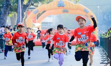 Để trẻ chơi thể thao ngoài trời mùa đông cần lưu ý gì?