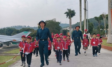 Thiếu nhi Hải Phòng trải nghiệm, học truyền thống tại Sư đoàn 363