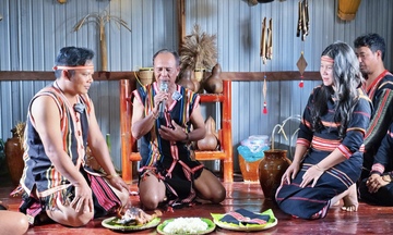 Về phố núi Pleiku xem người Jrai phục dựng lễ ăn hỏi truyền thống