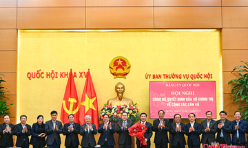 Chùm ảnh: Bộ trưởng Bộ Công Thương Nguyễn Hồng Diên giữ chức Phó Bí thư Đảng ủy Quốc hội