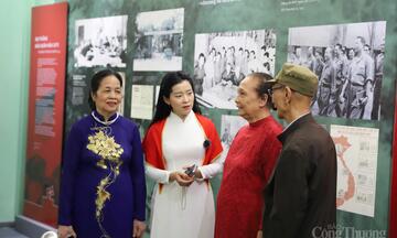 Nhớ những 'con chữ' giữ bầu trời Hà Nội năm 1972