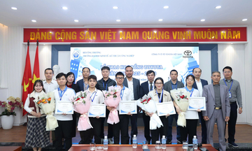 Trao hơn 100 học bổng cho sinh viên ngành kỹ thuật, năng lượng